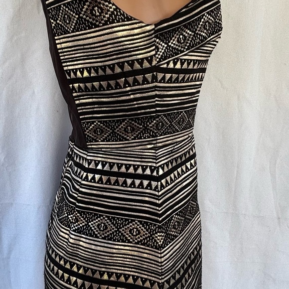 Chic Geometric Patterned Mini Dress - Picture 2 of 12